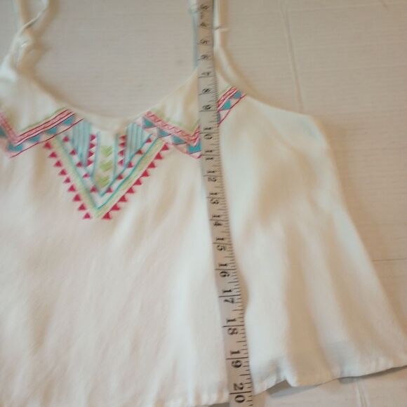 - May & July embroidered boho crop top with adjustable shoulder straps - Picture 4 of 9
